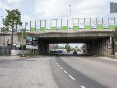 Siamo ormai arrivati in via Fanelli, su cui sbuchiamo avendo sulla sinistra il cavalcavia della tangenziale. Qui la lama di fatto scompare...